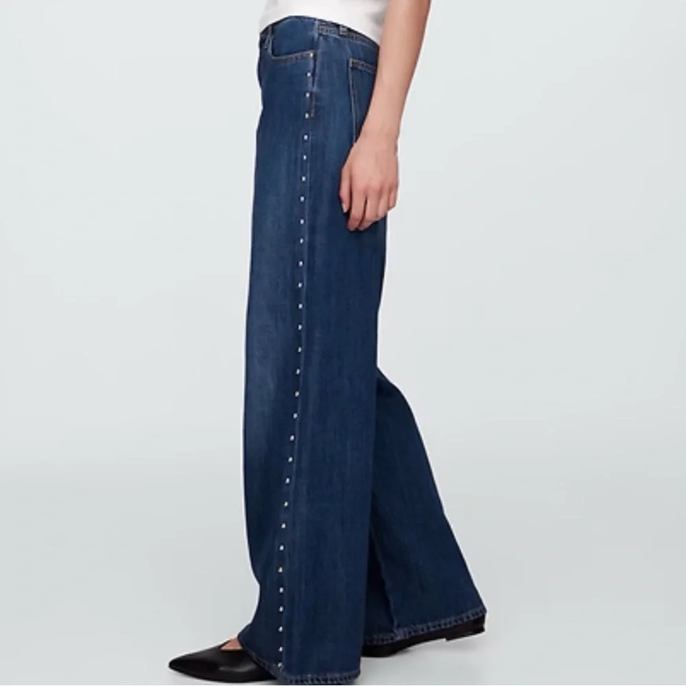 GAP High Rise SuperSoft Studded Wide-Leg Jeans - Picture 5 of 7